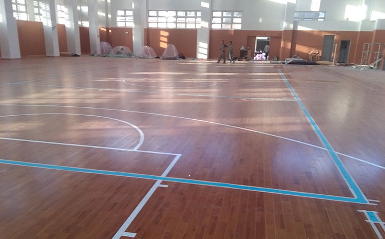 五角楓羽毛球館木地板一平米價格