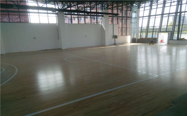 籃球場木地板開裂啦怎么辦？