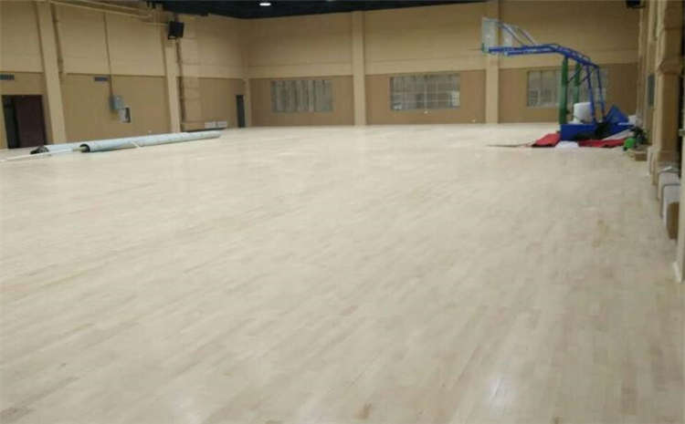 24厚籃球館木地板怎么維修？