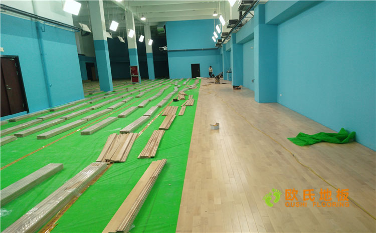 新疆烏魯木齊羽毛球館乒乓球館單龍骨木地板案例